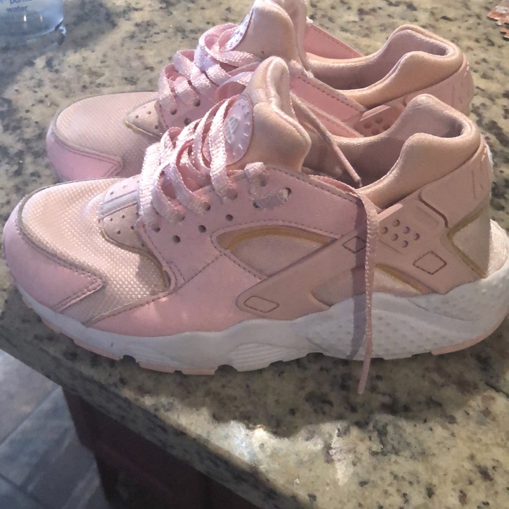 Nike #4 - Picture 2 of 4